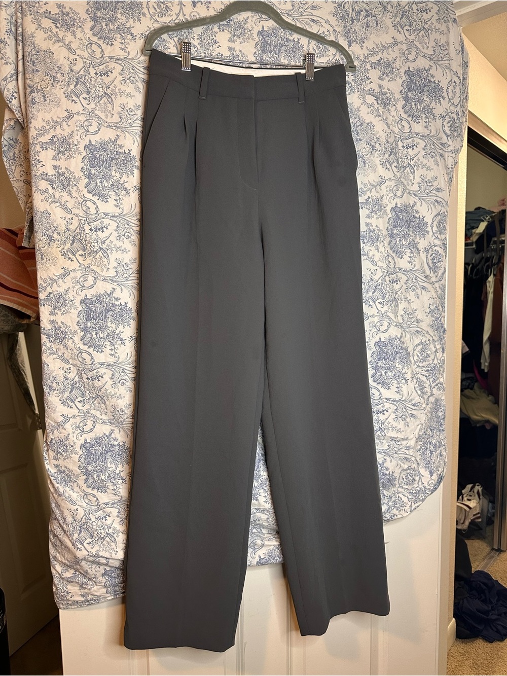 Aritzia The Effortless Pant Women's Wide-Leg Dress Pants — Charcoal